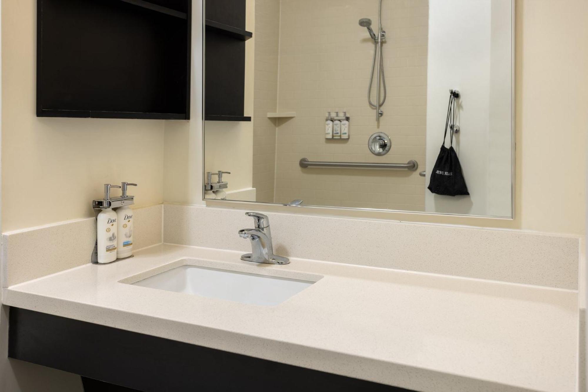 Candlewood Suites Philadelphia - Airport Area By Ihg Честер Экстерьер фото